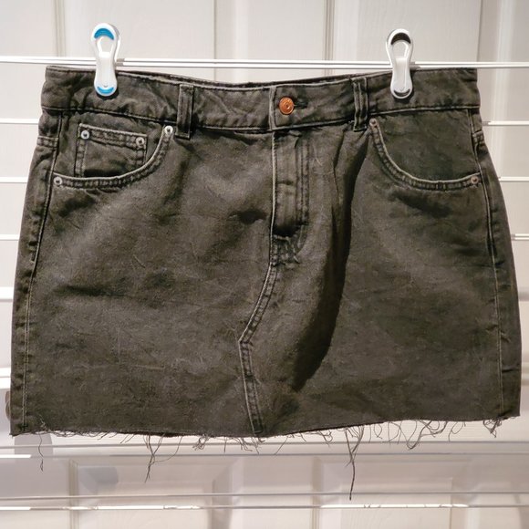 H&M Denim Mini Skirt - Picture 1 of 2